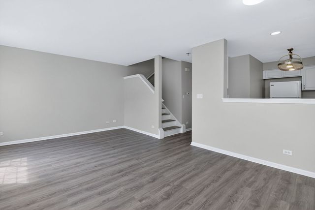 644 Lincoln Station Drive 644, Oswego, IL 60543