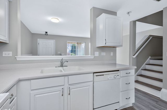 644 Lincoln Station Drive 644, Oswego, IL 60543