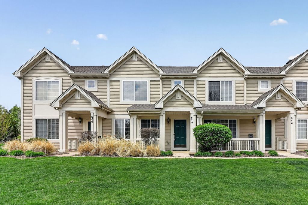 644 Lincoln Station Drive 644, Oswego, IL 60543