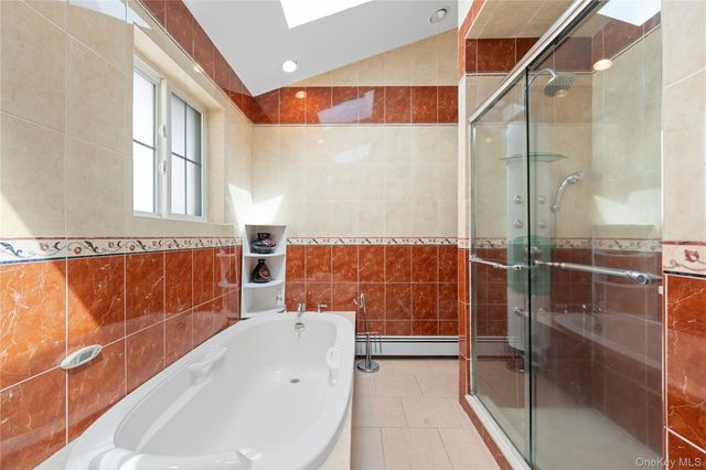 31 Woodward Street, Roslyn Heights, NY 11577