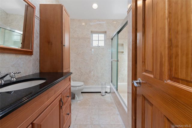 31 Woodward Street, Roslyn Heights, NY 11577