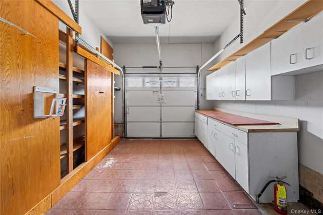 31 Woodward Street, Roslyn Heights, NY 11577