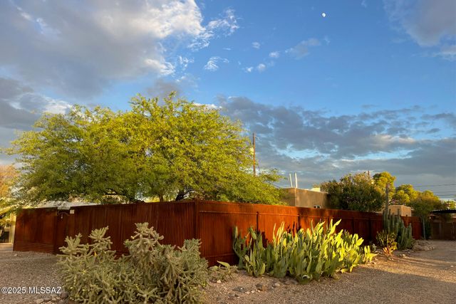 1130 E Spring Street, Tucson, AZ 85719