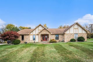 859 Boutell Drive, Grand Blanc, MI 48439