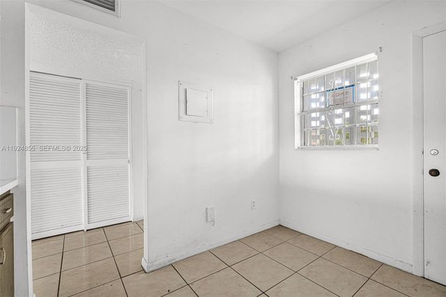 879 NE 195th St 424, Miami, FL 33179