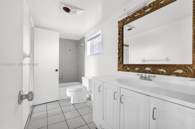 879 NE 195th St 424, Miami, FL 33179