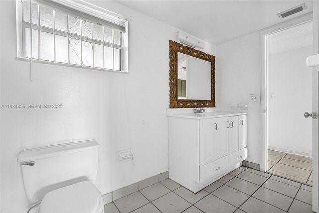 879 NE 195th St 424, Miami, FL 33179