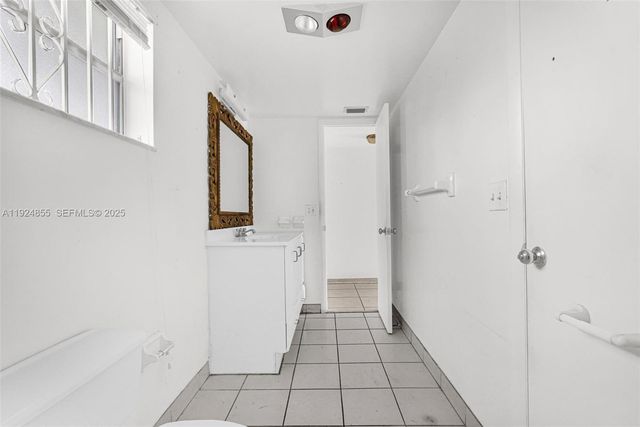 879 NE 195th St 424, Miami, FL 33179