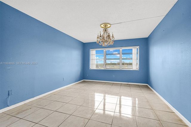 879 NE 195th St 424, Miami, FL 33179