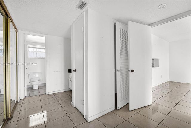 879 NE 195th St 424, Miami, FL 33179