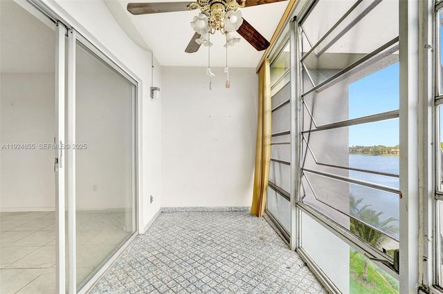 879 NE 195th St 424, Miami, FL 33179