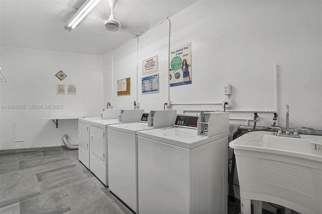 879 NE 195th St 424, Miami, FL 33179