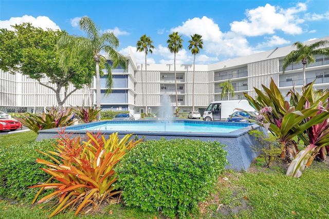 879 NE 195th St 424, Miami, FL 33179