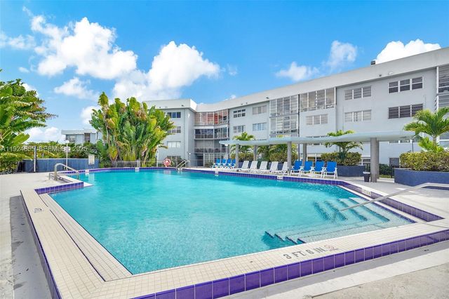 879 NE 195th St 424, Miami, FL 33179