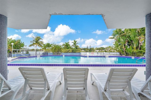 879 NE 195th St 424, Miami, FL 33179