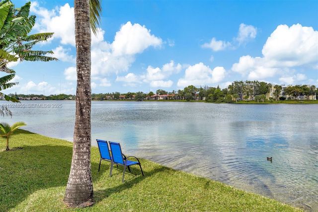 879 NE 195th St 424, Miami, FL 33179