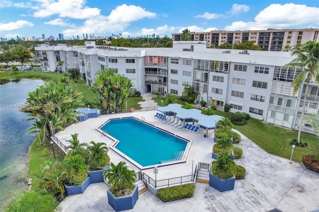 879 NE 195th St 424, Miami, FL 33179
