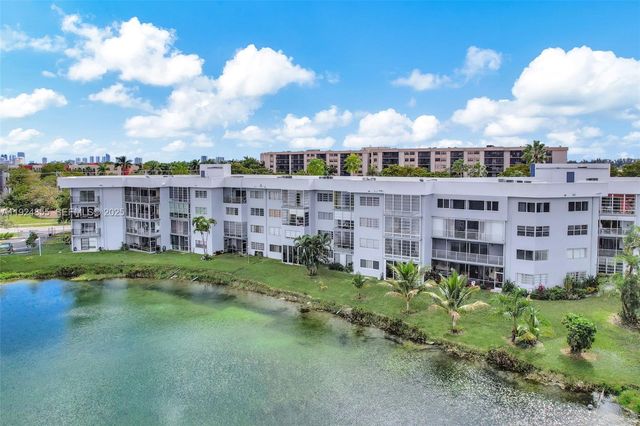 879 NE 195th St 424, Miami, FL 33179