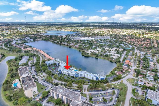 879 NE 195th St 424, Miami, FL 33179