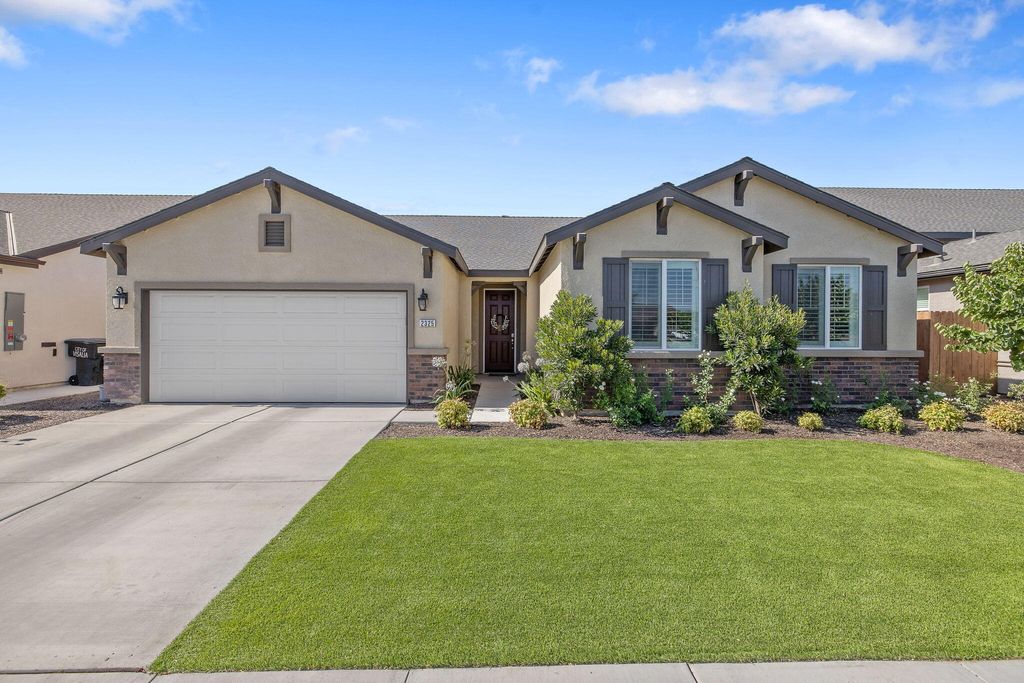 2325 E Copper Court, Visalia, CA 93292