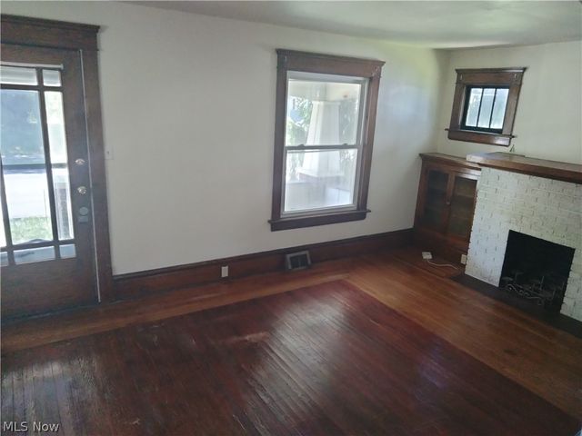 949 W Exchange Street, Akron, OH 44302