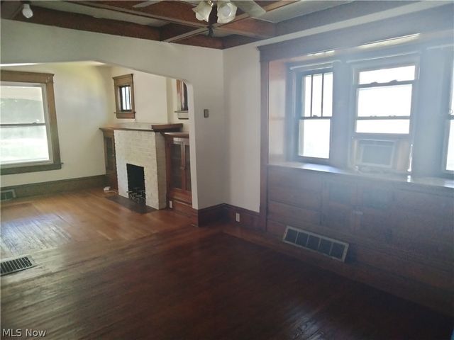 949 W Exchange Street, Akron, OH 44302