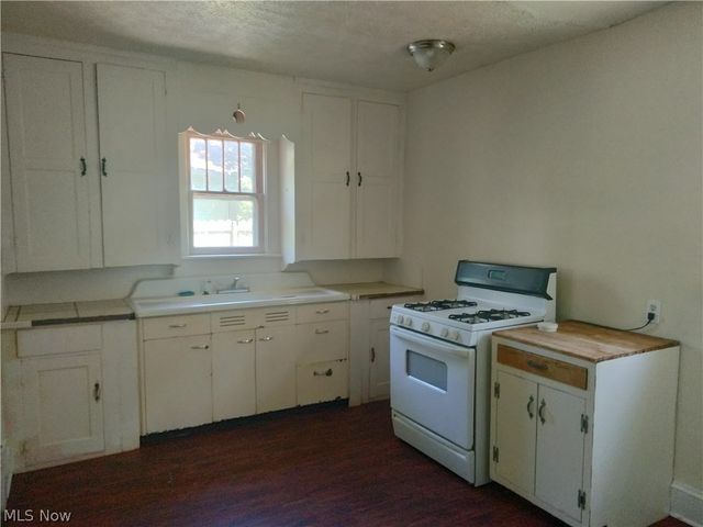 949 W Exchange Street, Akron, OH 44302
