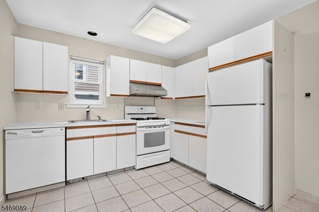 97 Bonney Ct, Bridgewater Twp., NJ 08807