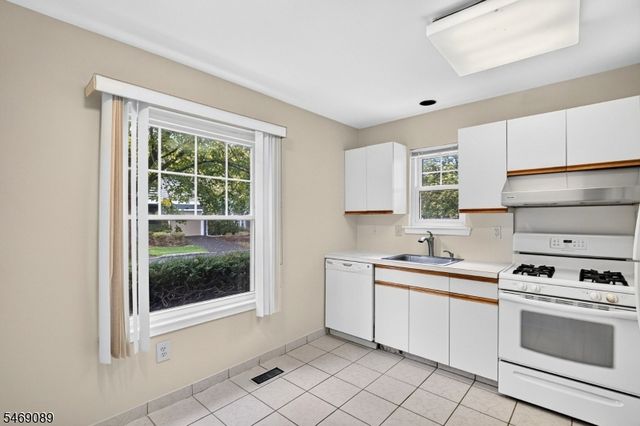 97 Bonney Ct, Bridgewater Twp., NJ 08807