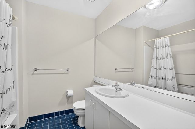 97 Bonney Ct, Bridgewater Twp., NJ 08807