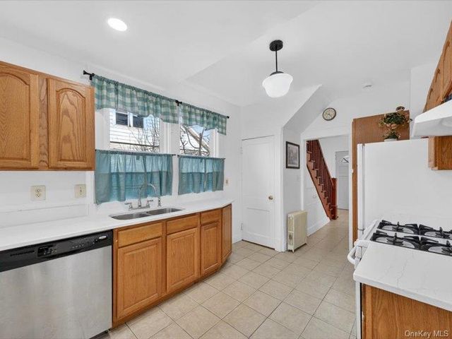 85 Henry Avenue, Newburgh, NY 12550