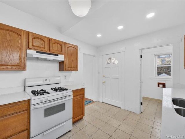 85 Henry Avenue, Newburgh, NY 12550