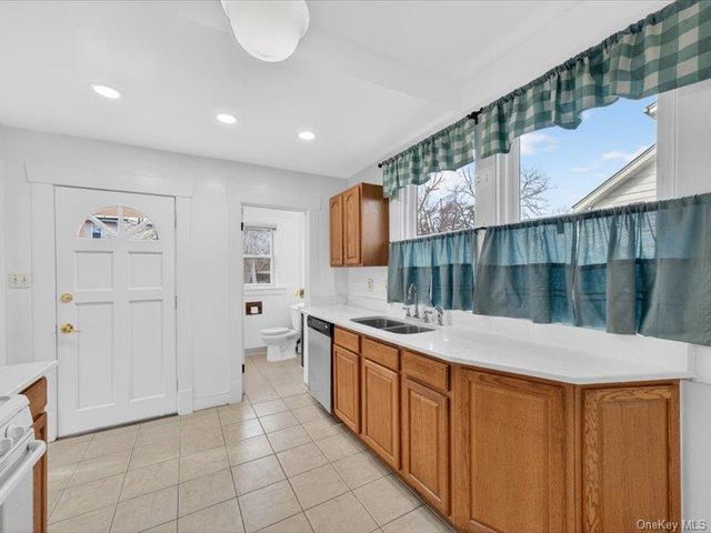 85 Henry Avenue, Newburgh, NY 12550