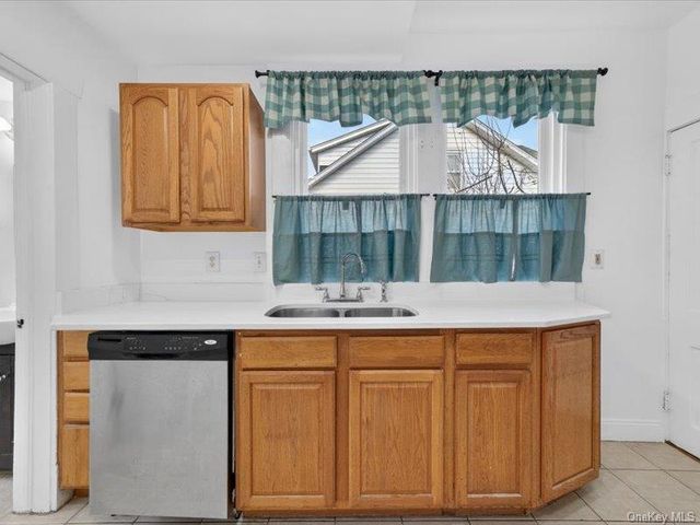 85 Henry Avenue, Newburgh, NY 12550