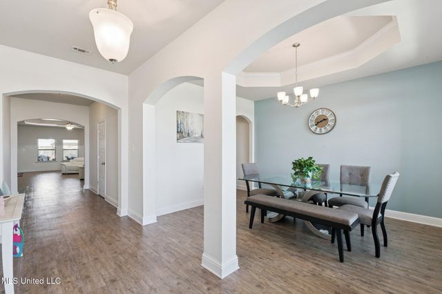 6678 Sugarcane Circle, Ocean Springs, MS 39564