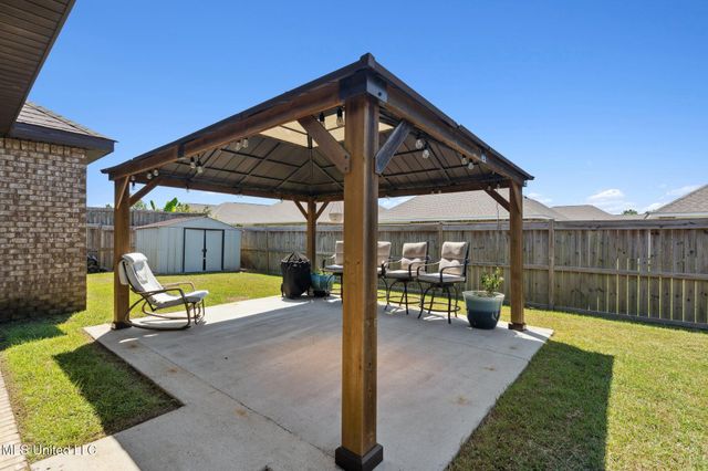6678 Sugarcane Circle, Ocean Springs, MS 39564