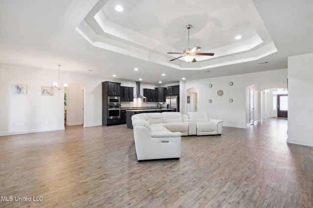 6678 Sugarcane Circle, Ocean Springs, MS 39564