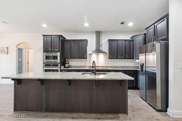 6678 Sugarcane Circle, Ocean Springs, MS 39564