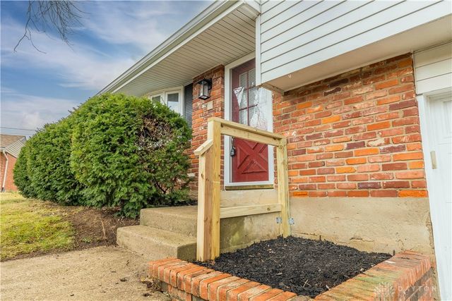 722 Little John Court, Miamisburg, OH 45342