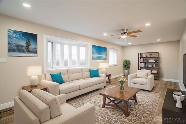 722 Little John Court, Miamisburg, OH 45342