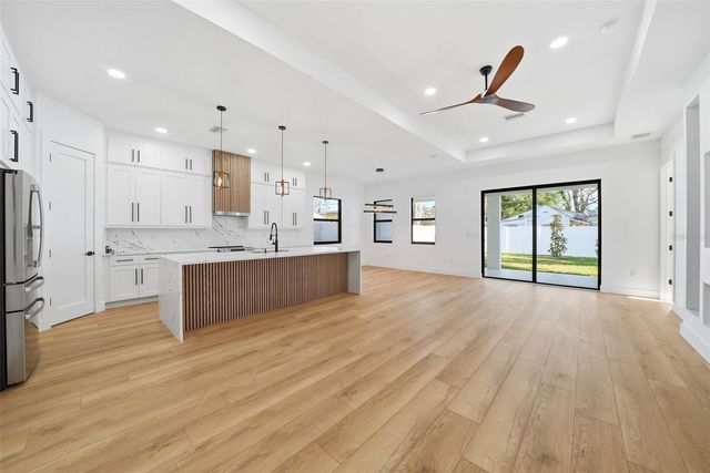 3325 55 AVENUE N, St Petersburg, FL 33714