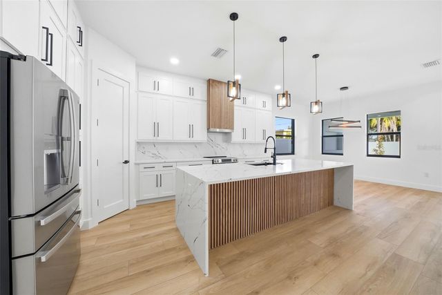 3325 55 AVENUE N, St Petersburg, FL 33714