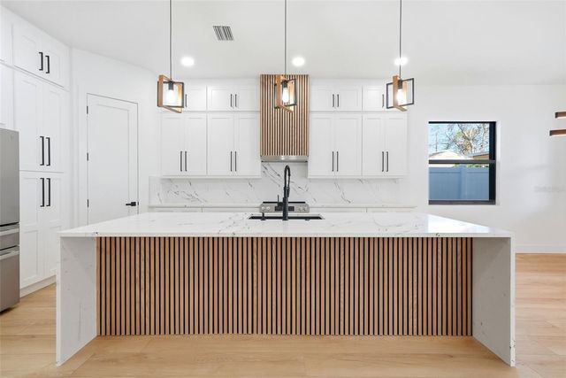 3325 55 AVENUE N, St Petersburg, FL 33714