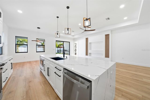 3325 55 AVENUE N, St Petersburg, FL 33714