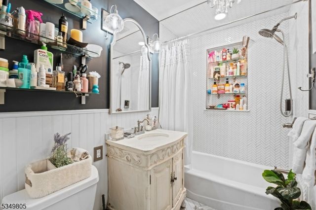 239 Baldwin Ave, Hasbrouck Heights Boro, NJ 07604