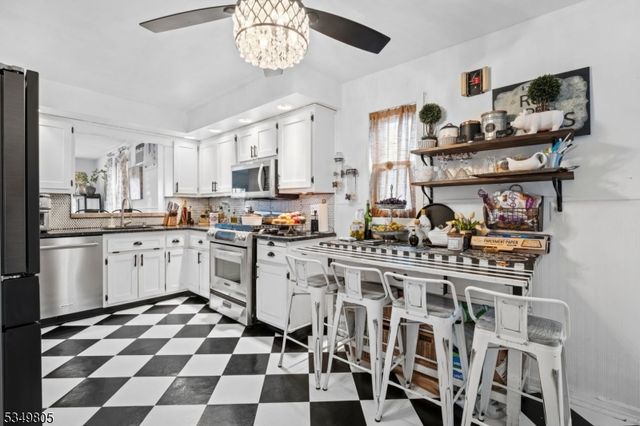 239 Baldwin Ave, Hasbrouck Heights Boro, NJ 07604