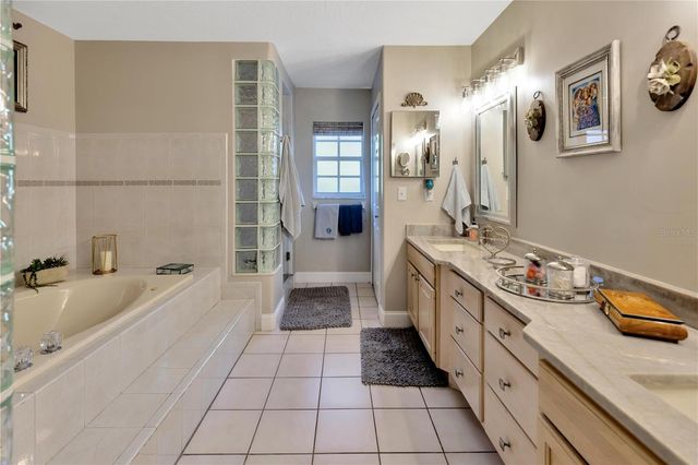 7201 HODGEWOOD CT COURT, Tampa, FL 33614