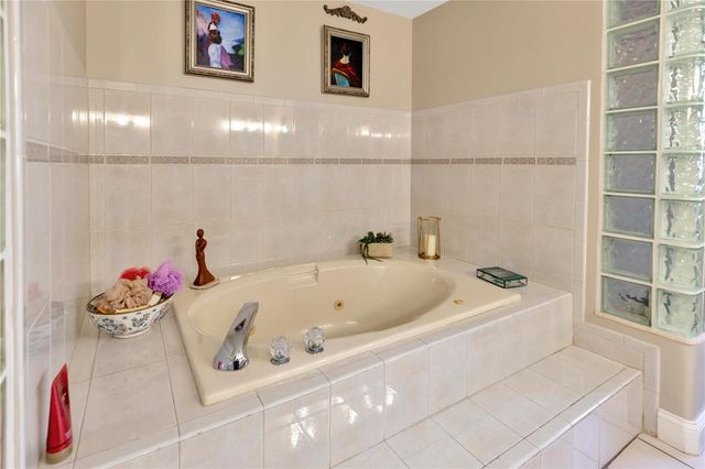 7201 HODGEWOOD CT COURT, Tampa, FL 33614