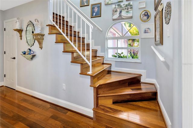 7201 HODGEWOOD CT COURT, Tampa, FL 33614