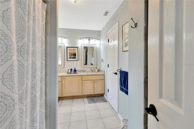 7201 HODGEWOOD CT COURT, Tampa, FL 33614